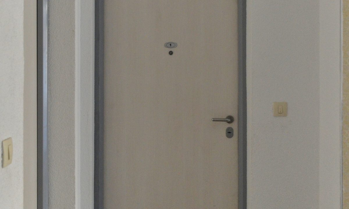 2512-10-Entrance-03